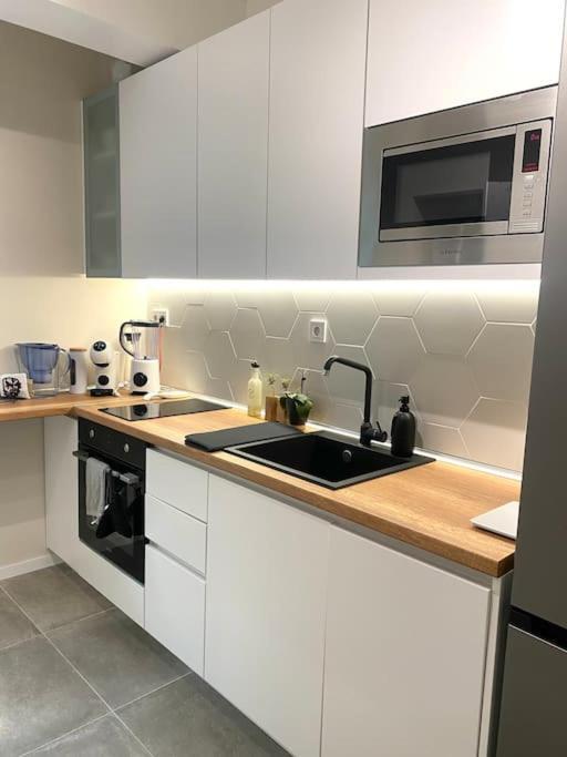 New Luxury Furnished Apartment - Beach, Varna Center & Fast Wi-Fi Exterior photo